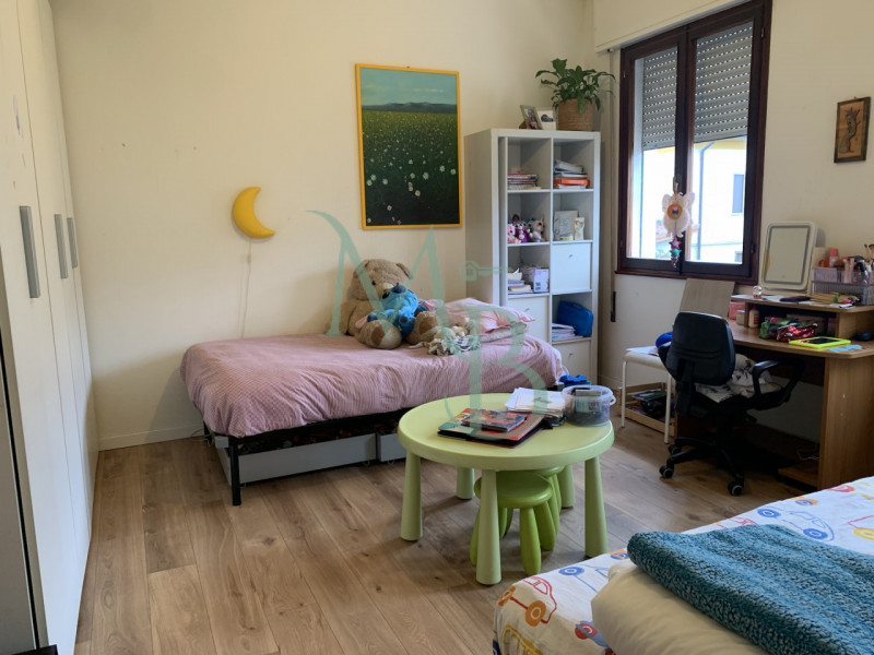 MIRANO (VE): Immobiliare MB propone in vendita, in esclusiva, un appartamento quadrilocale con bu...