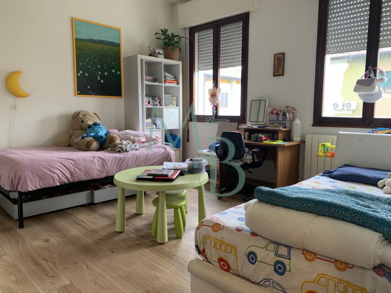 MIRANO (VE): Immobiliare MB propone in vendita, in esclusiva, un appartamento quadrilocale con bu...