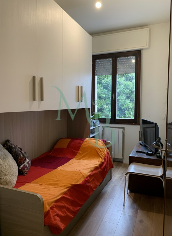 MIRANO (VE): Immobiliare MB propone in vendita, in esclusiva, un appartamento quadrilocale con bu...