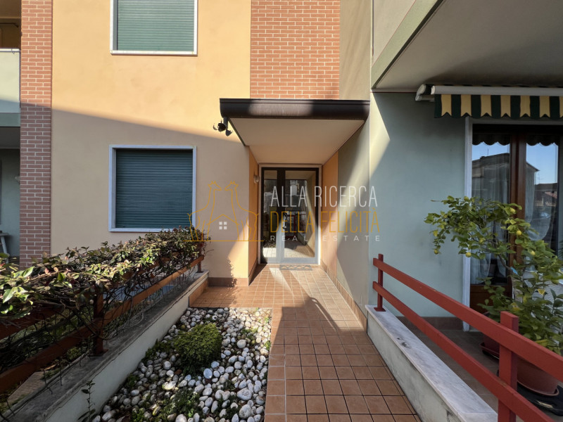 SCHIO - Santa Croce: In zona tranquilla vi proponiamo un MINIAPPARTAMENTO al piano terra con gara...