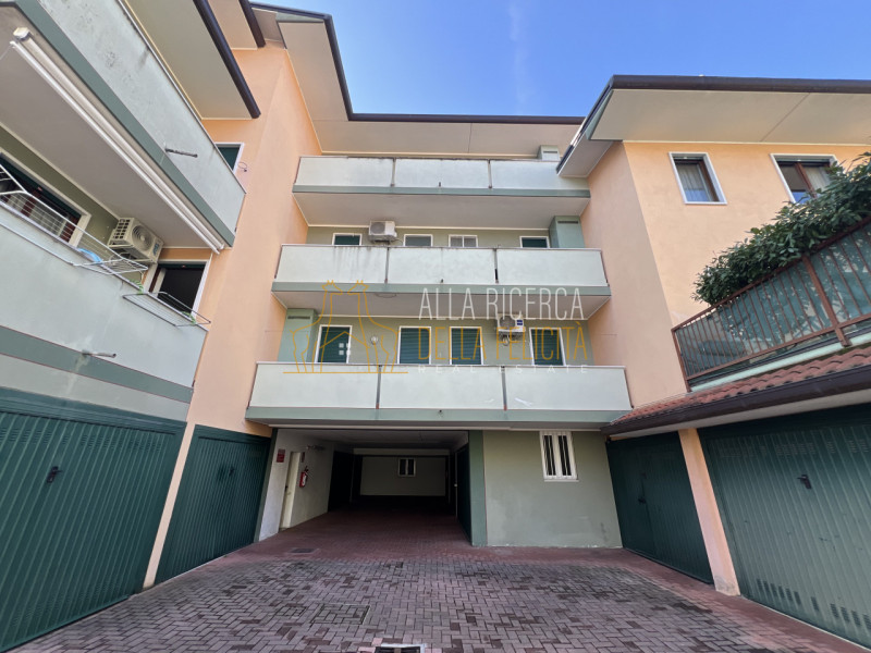 SCHIO - Santa Croce: In zona tranquilla vi proponiamo un MINIAPPARTAMENTO al piano terra con gara...