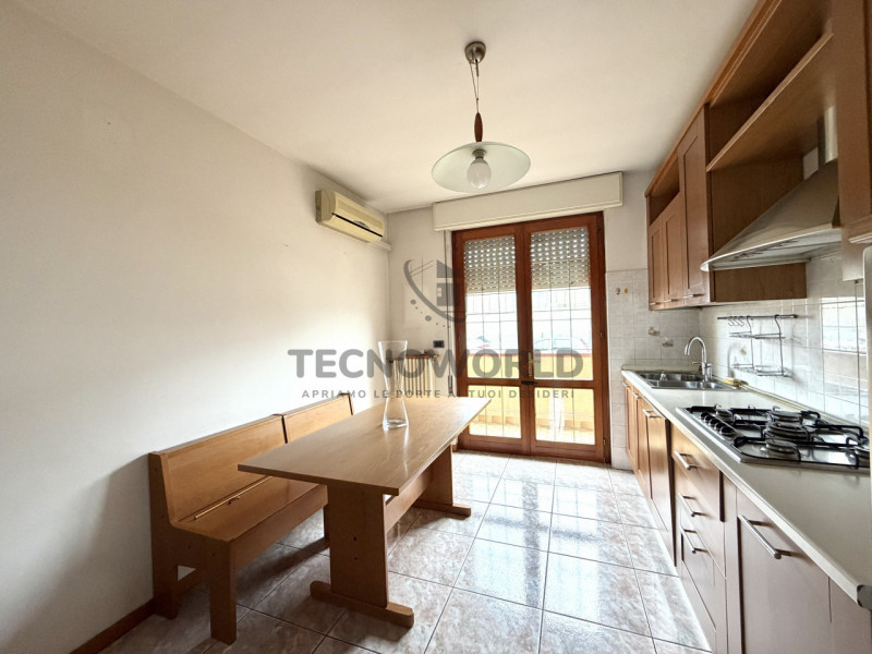 Scopri il tuo nuovo rifugio nella tranquillità di Castelnovo, un'area residenziale nel comune di ...