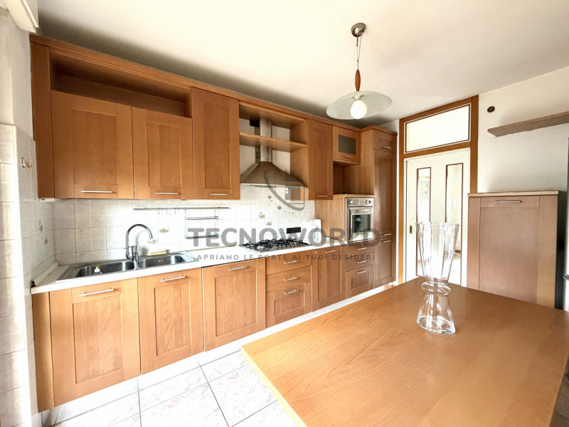 Scopri il tuo nuovo rifugio nella tranquillità di Castelnovo, un'area residenziale nel comune di ...