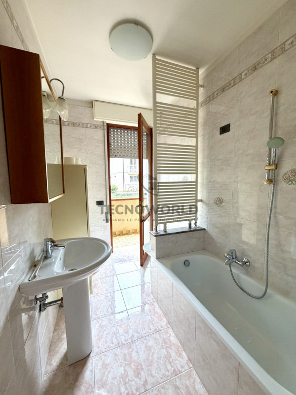 Scopri il tuo nuovo rifugio nella tranquillità di Castelnovo, un'area residenziale nel comune di ...