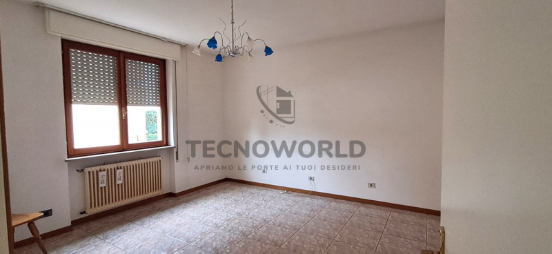 Scopri il tuo nuovo rifugio nella tranquillità di Castelnovo, un'area residenziale nel comune di ...