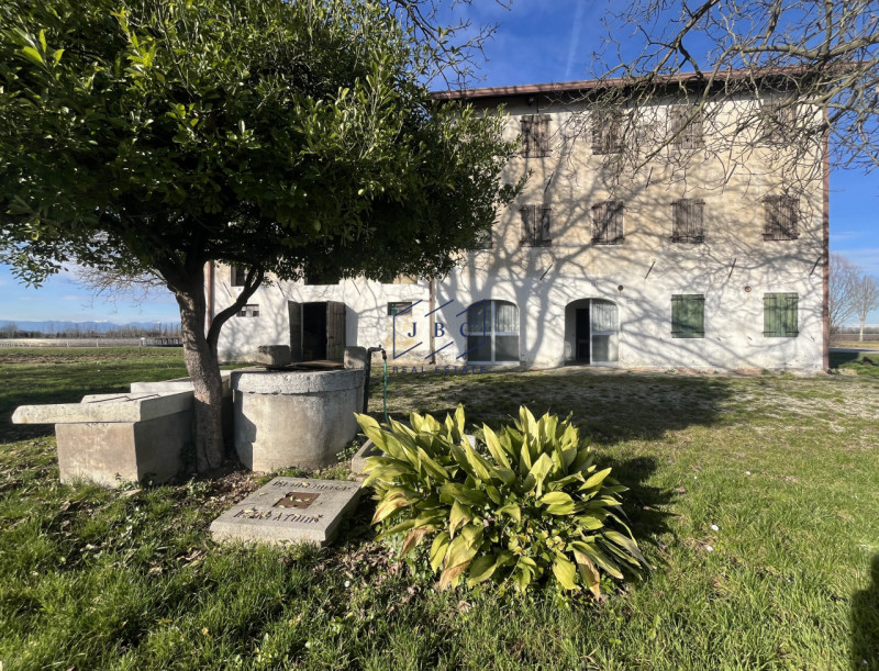 BUSCO DI PONTE DI PIAVE - (TV)

Rustico da ristrutturare situato nella tranquilla località di Bus...