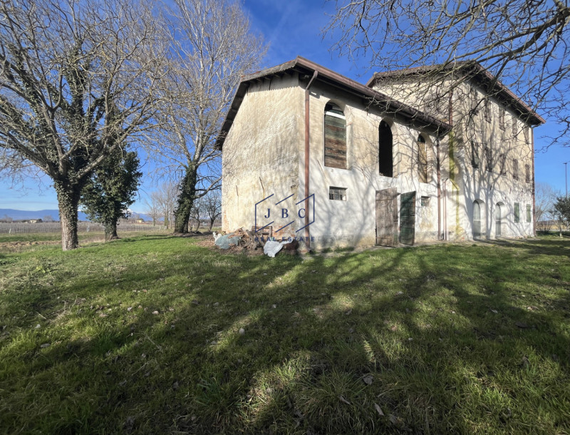BUSCO DI PONTE DI PIAVE - (TV)

Rustico da ristrutturare situato nella tranquilla località di Bus...