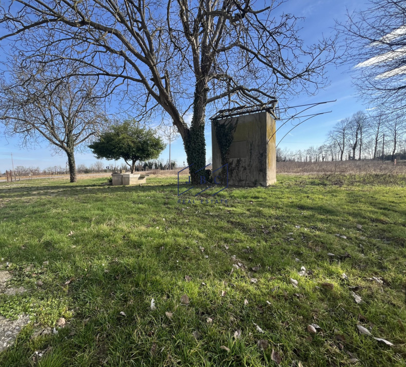 BUSCO DI PONTE DI PIAVE - (TV)

Rustico da ristrutturare situato nella tranquilla località di Bus...