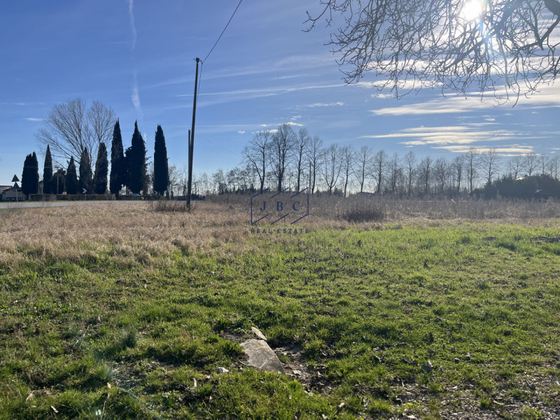 BUSCO DI PONTE DI PIAVE - (TV)

Rustico da ristrutturare situato nella tranquilla località di Bus...