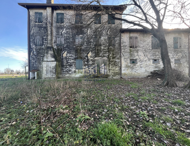 BUSCO DI PONTE DI PIAVE - (TV)

Rustico da ristrutturare situato nella tranquilla località di Bus...