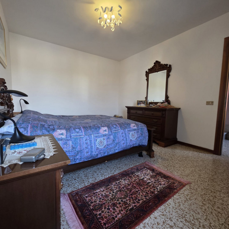 disponibile bella casa singola composta da ingresso carraio e pedonale indipendente. Al piano ter...