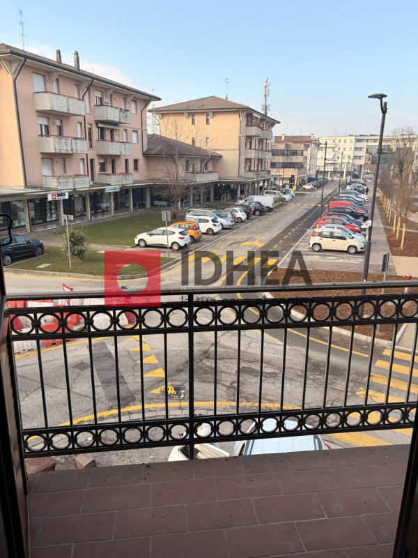 VILLORBA - CARITA'

"""RIFERIMENTO BB01"""

L'agenzia immobiliare Idhea propone appartamento tril...