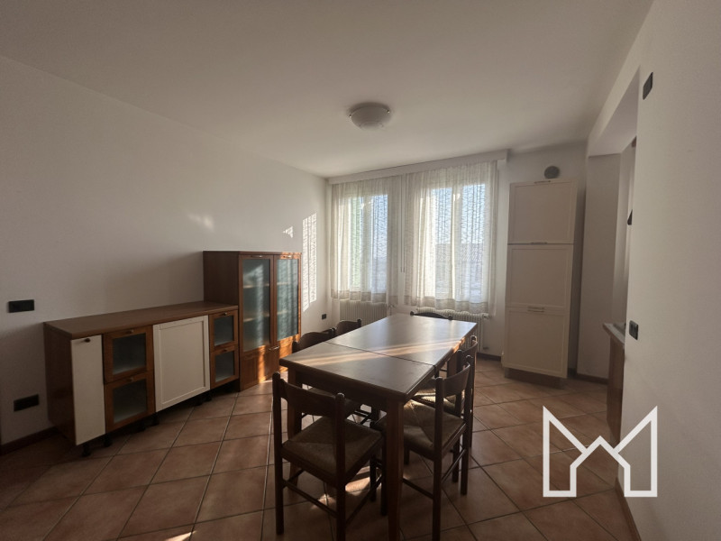 FONTE- Inserito in zona centrale al paese comodo a tutti i servizi, proponiamo appartamento bicam...