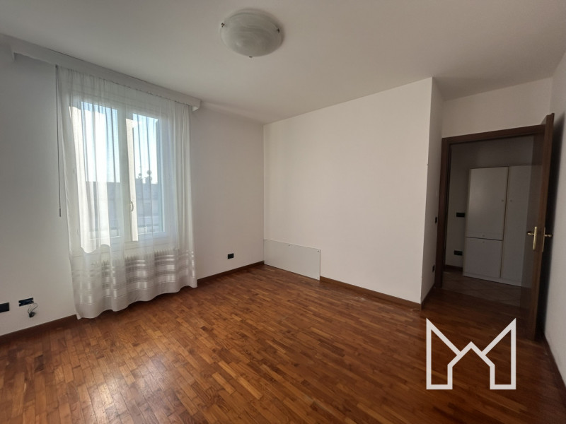 FONTE- Inserito in zona centrale al paese comodo a tutti i servizi, proponiamo appartamento bicam...