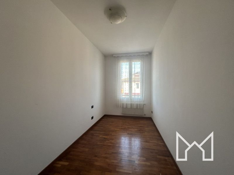 FONTE- Inserito in zona centrale al paese comodo a tutti i servizi, proponiamo appartamento bicam...