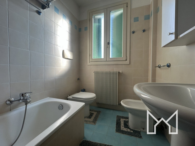 FONTE- Inserito in zona centrale al paese comodo a tutti i servizi, proponiamo appartamento bicam...