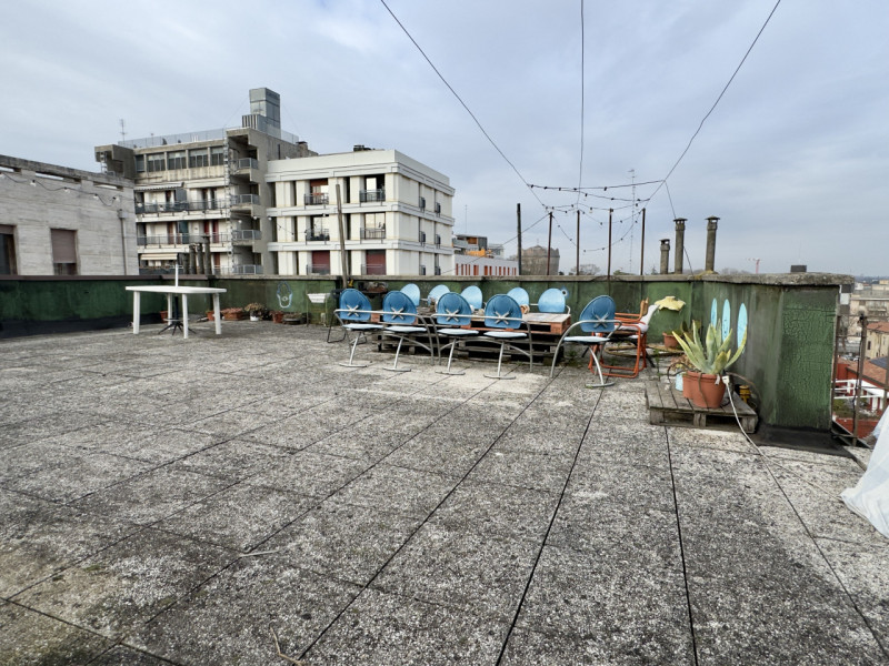 Padova – Appartamento al 5° piano con terrazzo panoramico e ascensore

A soli 5 minuti dal centro...