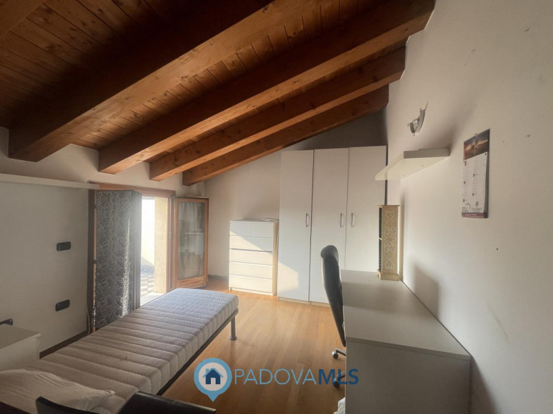 Immobile in esclusiva al Gruppo Padova MLS
Nel cuore pulsante di Noventa Padovana, vi presentiamo...