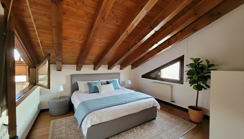 Proponiamo in vendita uno splendido attico di circa 140 mq situato nella tranquilla e servita zon...