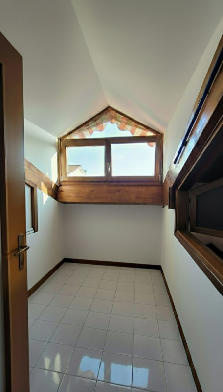 Proponiamo in vendita uno splendido attico di circa 140 mq situato nella tranquilla e servita zon...