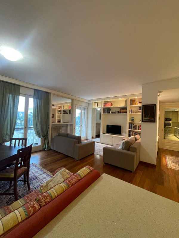 Nella zona più esclusiva di Abano, su elegante palazzina, appartamento al piano primo alto servit...