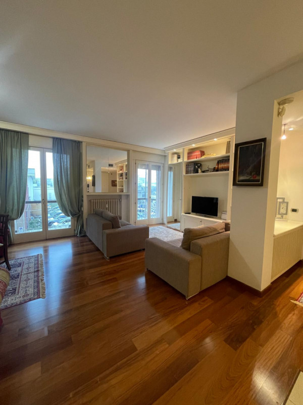 Nella zona più esclusiva di Abano, su elegante palazzina, appartamento al piano primo alto servit...