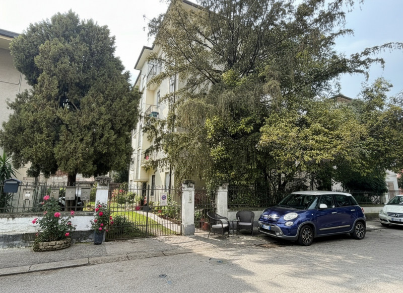 In zona Santa Bertilla, a breve distanza da tutti i servizi essenziali quali farmacia, supermerca...