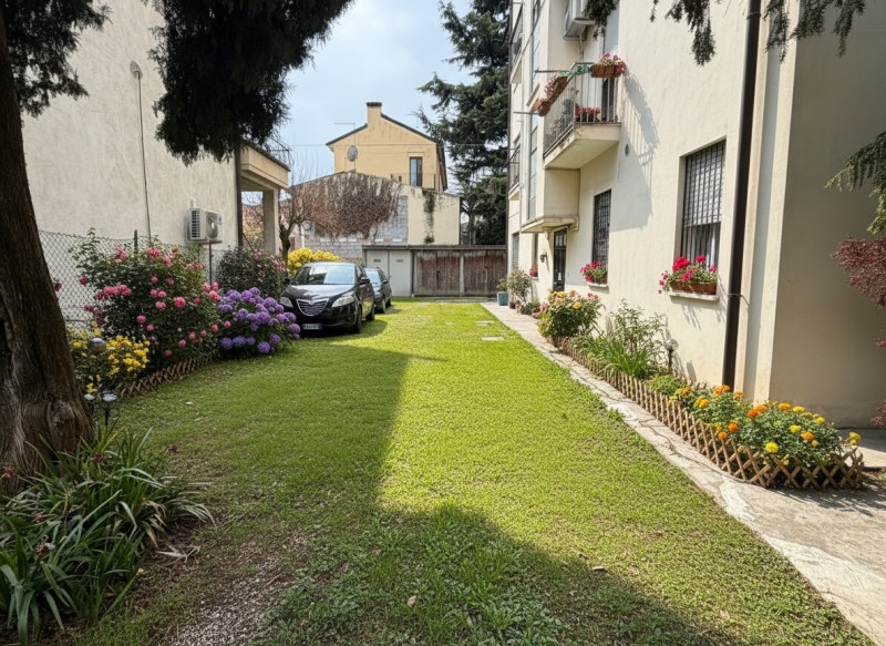 In zona Santa Bertilla, a breve distanza da tutti i servizi essenziali quali farmacia, supermerca...