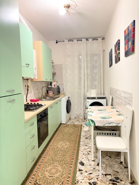 SS TRINITA': nel cuore del quartiere, in posizione comoda a tutti i servizi e mezzi, appartamento...