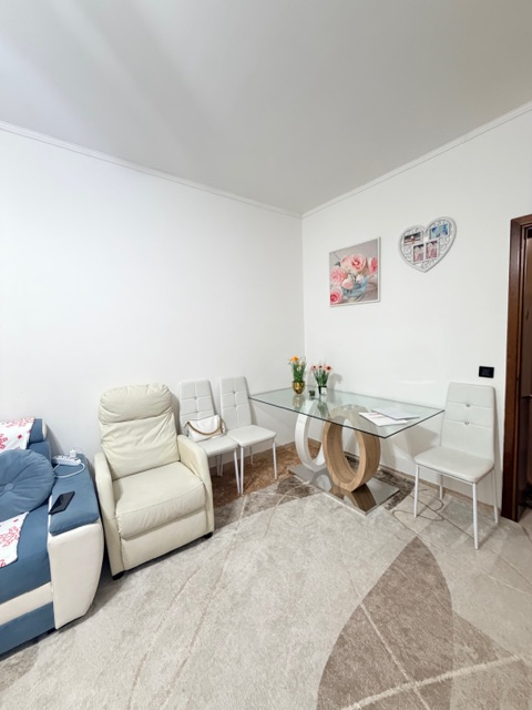 SS TRINITA': nel cuore del quartiere, in posizione comoda a tutti i servizi e mezzi, appartamento...