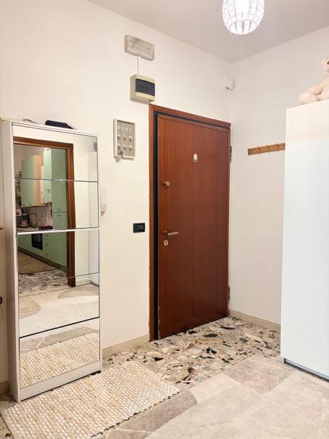 SS TRINITA': nel cuore del quartiere, in posizione comoda a tutti i servizi e mezzi, appartamento...