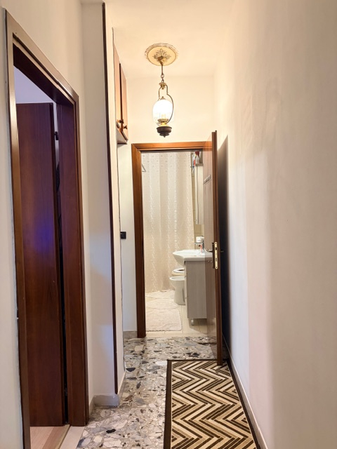 SS TRINITA': nel cuore del quartiere, in posizione comoda a tutti i servizi e mezzi, appartamento...