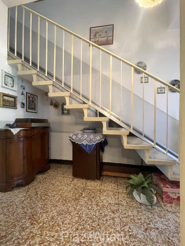 * * * PREZZO RIBASSATO * * * 

In centro a Piove a 50 metri di distanza dall'Ospedale, lungo via ...