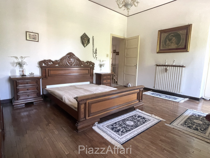 * * * PREZZO RIBASSATO * * * 

In centro a Piove a 50 metri di distanza dall'Ospedale, lungo via ...