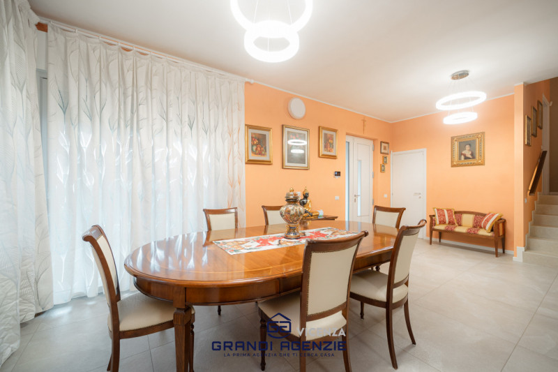 A Vigardolo, frazione di Monticello Conte Otto, in una posizione ideale per chi desidera la comod...