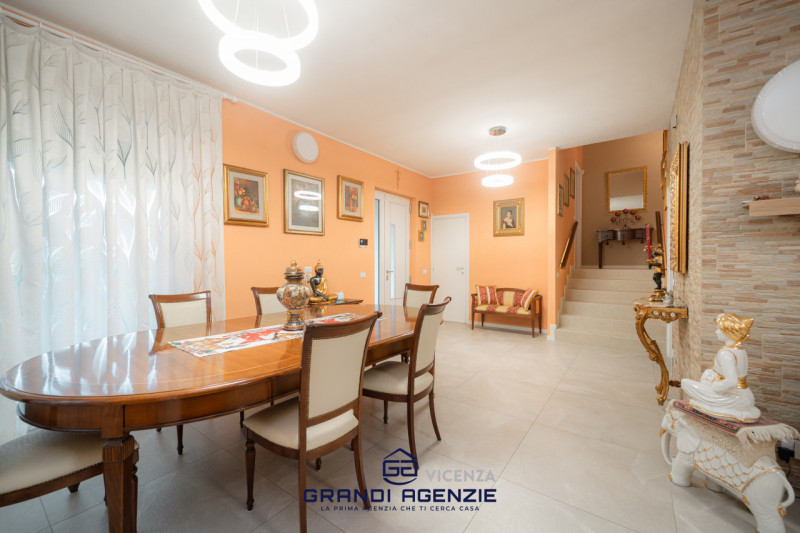 A Vigardolo, frazione di Monticello Conte Otto, in una posizione ideale per chi desidera la comod...