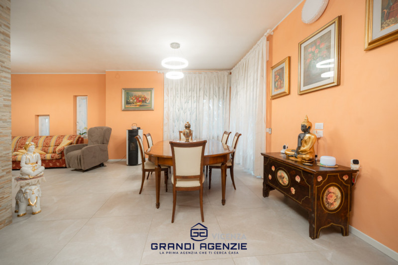 A Vigardolo, frazione di Monticello Conte Otto, in una posizione ideale per chi desidera la comod...