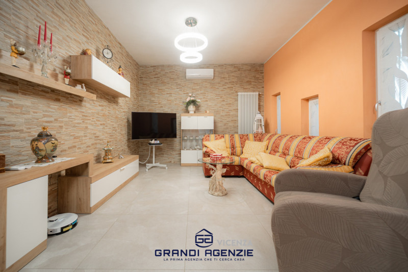 A Vigardolo, frazione di Monticello Conte Otto, in una posizione ideale per chi desidera la comod...