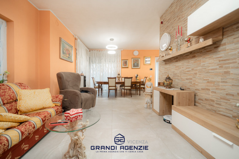 A Vigardolo, frazione di Monticello Conte Otto, in una posizione ideale per chi desidera la comod...