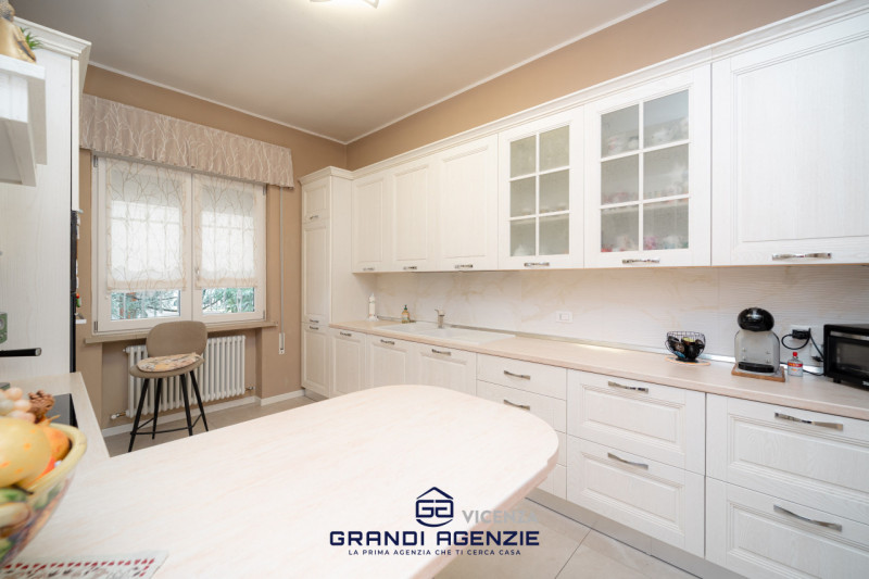 A Vigardolo, frazione di Monticello Conte Otto, in una posizione ideale per chi desidera la comod...