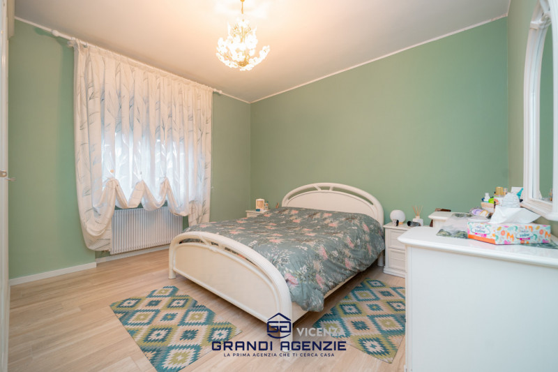 A Vigardolo, frazione di Monticello Conte Otto, in una posizione ideale per chi desidera la comod...