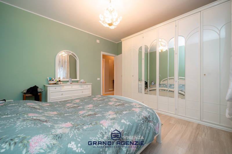 A Vigardolo, frazione di Monticello Conte Otto, in una posizione ideale per chi desidera la comod...