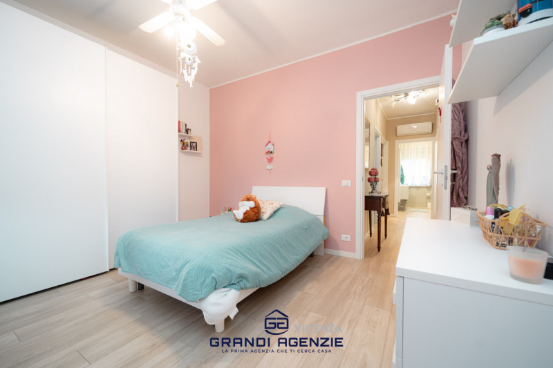 A Vigardolo, frazione di Monticello Conte Otto, in una posizione ideale per chi desidera la comod...