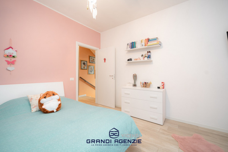 A Vigardolo, frazione di Monticello Conte Otto, in una posizione ideale per chi desidera la comod...