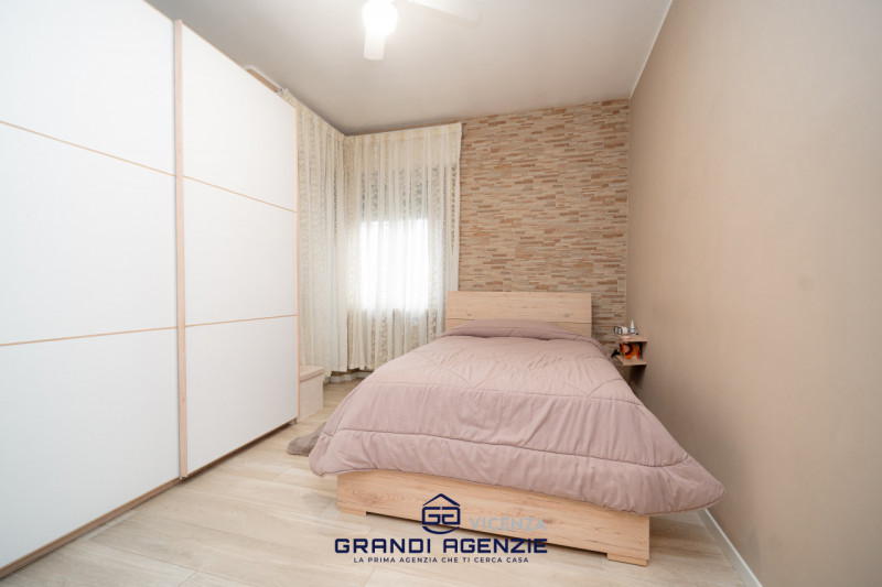 A Vigardolo, frazione di Monticello Conte Otto, in una posizione ideale per chi desidera la comod...