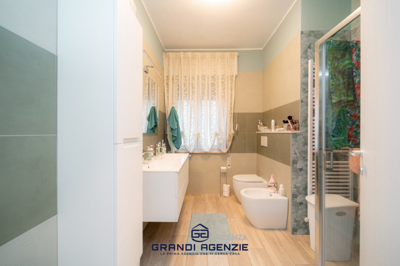 A Vigardolo, frazione di Monticello Conte Otto, in una posizione ideale per chi desidera la comod...