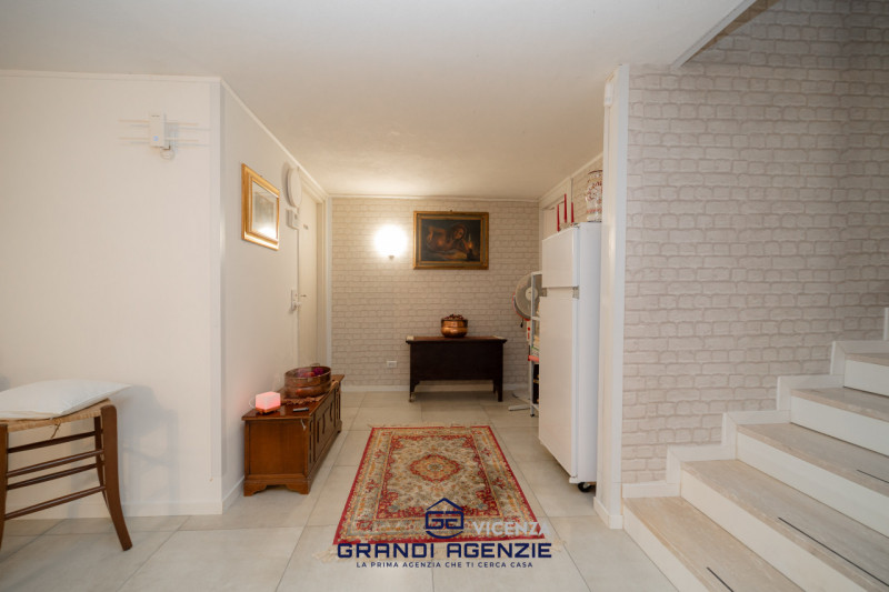 A Vigardolo, frazione di Monticello Conte Otto, in una posizione ideale per chi desidera la comod...