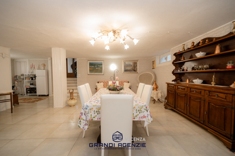 A Vigardolo, frazione di Monticello Conte Otto, in una posizione ideale per chi desidera la comod...