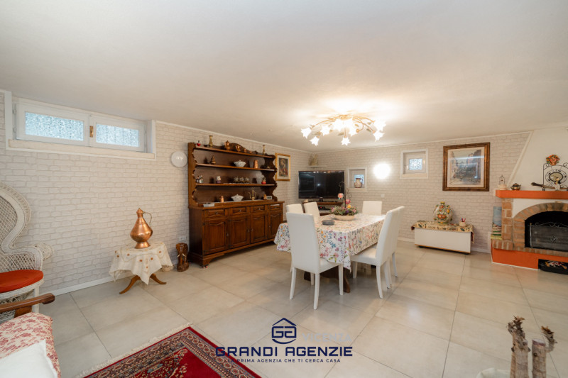 A Vigardolo, frazione di Monticello Conte Otto, in una posizione ideale per chi desidera la comod...