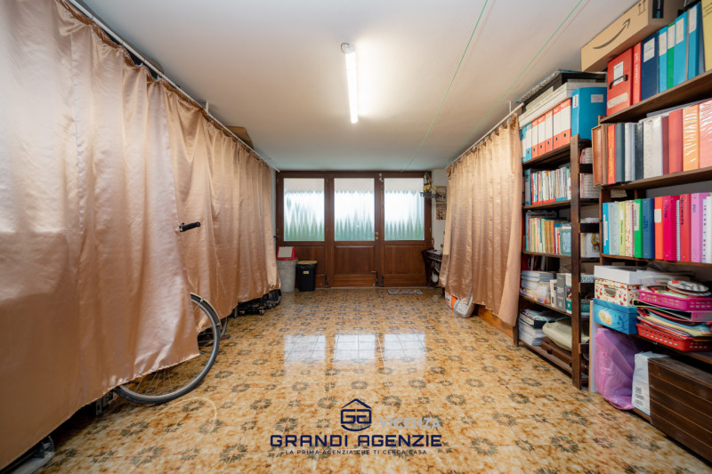 A Vigardolo, frazione di Monticello Conte Otto, in una posizione ideale per chi desidera la comod...